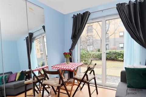 1 bedroom apartment for sale, Padstone House, Capulet Square, London, E3