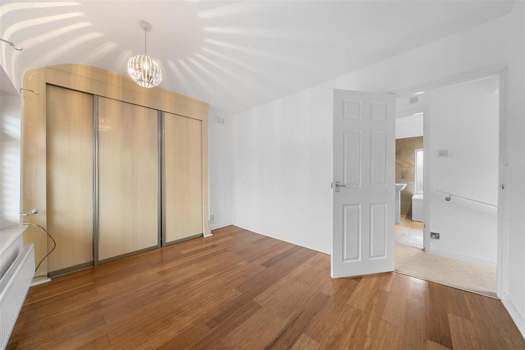 Bedroom 1b.jpg
