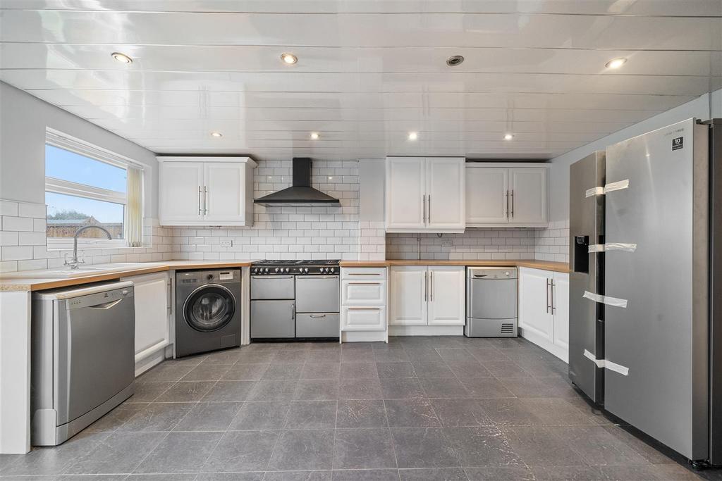 Kitchen1.jpg