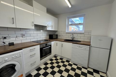 2 bedroom flat to rent, Kenninghall Road, London E5