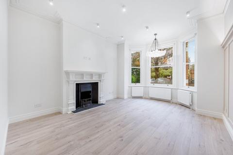 2 bedroom ground floor flat to rent, King Edwards Gardens, Acton