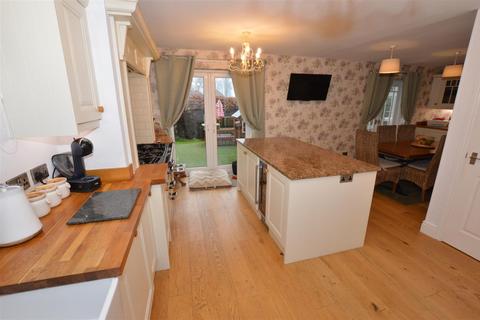 4 bedroom detached house for sale, Pinder Close, Richmond