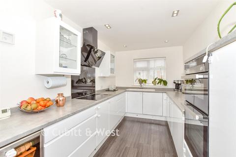 3 bedroom end of terrace house for sale, Chichester Road, Bognor Regis PO21