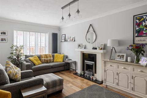 3 bedroom end of terrace house for sale, Fletcher Way, Haywards Heath