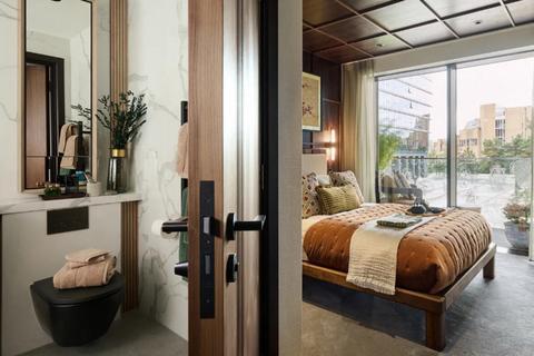 undefined, London Dock, London, E1W