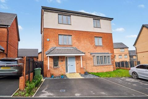 3 bedroom semi-detached house for sale, Staithes Drive, Wakefield, West Yorkshire