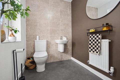 3 bedroom semi-detached house for sale, Staithes Drive, Wakefield, West Yorkshire