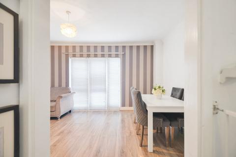 2 bedroom house for sale, at Dunlop Close, Tilbury, Tilbury RM18