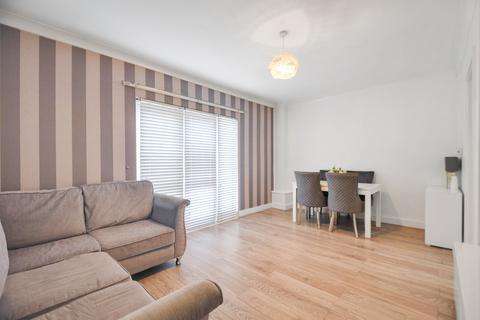 2 bedroom house for sale, at Dunlop Close, Tilbury, Tilbury RM18