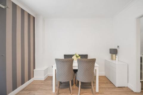 2 bedroom house for sale, at Dunlop Close, Tilbury, Tilbury RM18