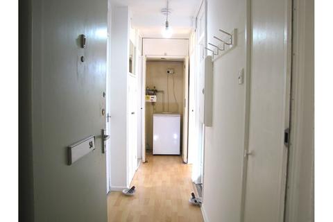 1 bedroom apartment for sale, Kielder Close, Ilford, IG6