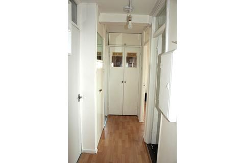 1 bedroom apartment for sale, Kielder Close, Ilford, IG6
