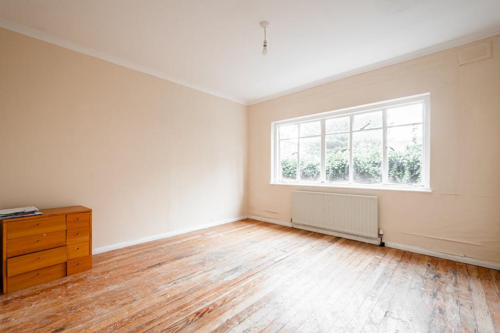 Clissold Cres 56 - 3.jpg
