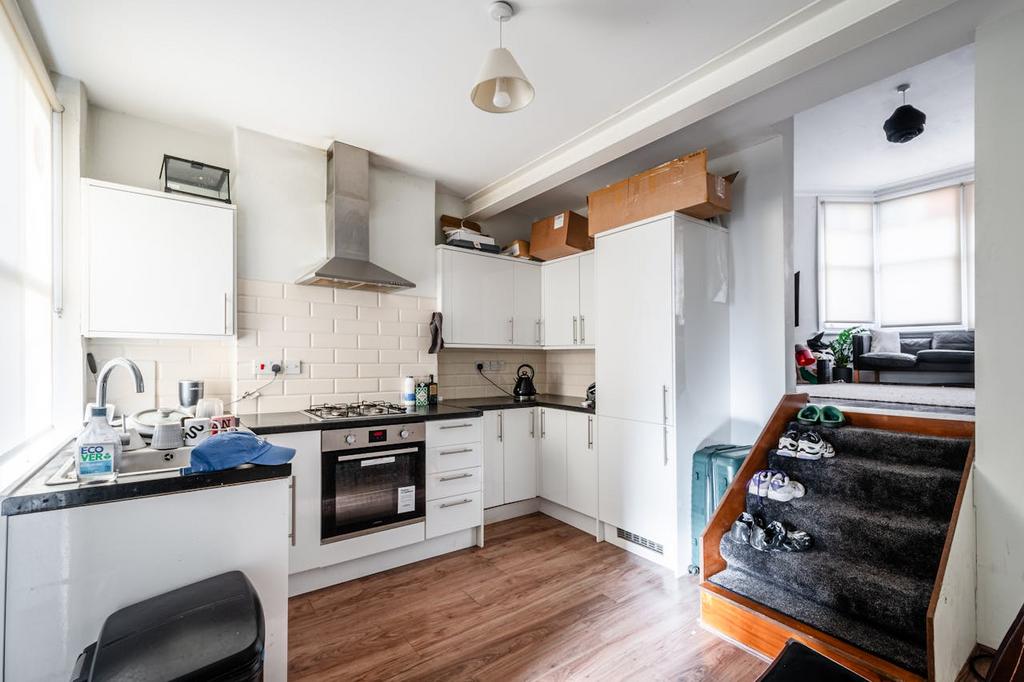 Clissold Cres 56 - 13.jpg