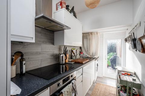 House for sale, 56 Clissold Crescent, London, N16 9AT