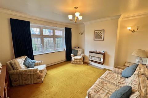 3 bedroom semi-detached house for sale, Knowl Road, Mirfield