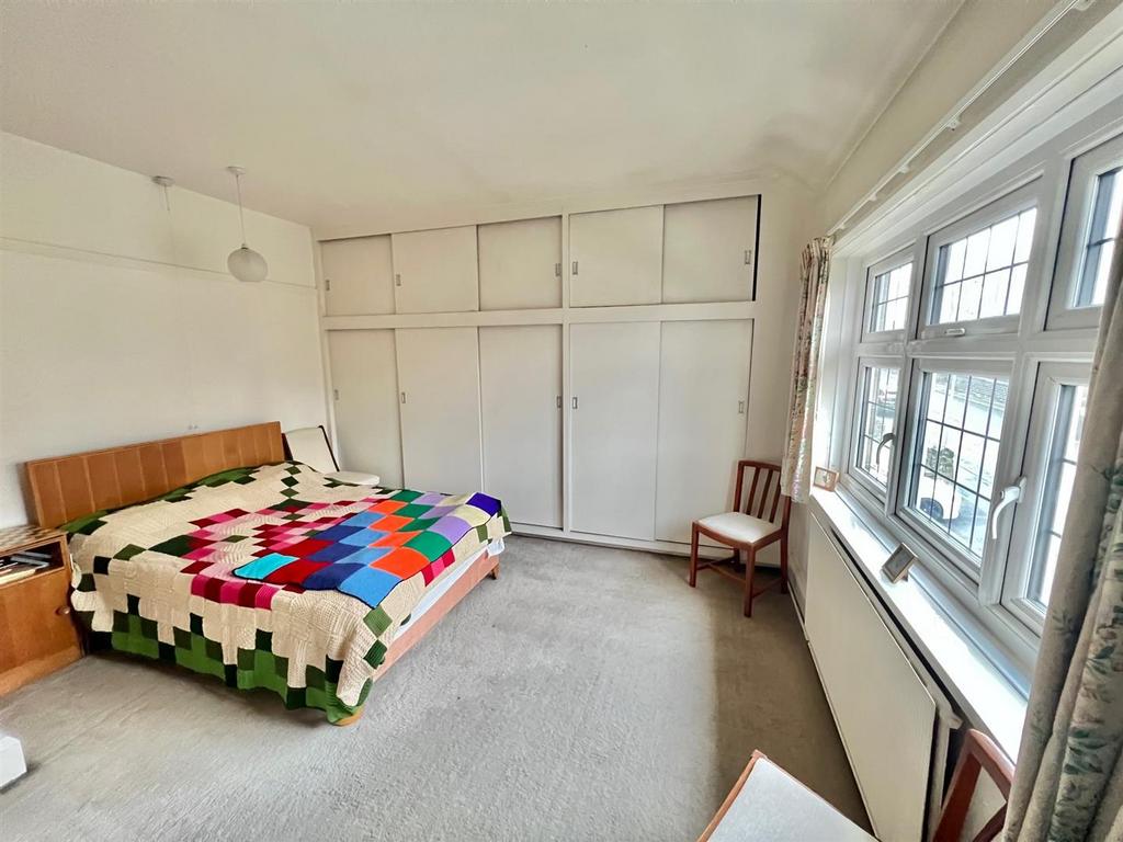 Bramleys Estate Agents - Knowl Road - Mirfield (4)