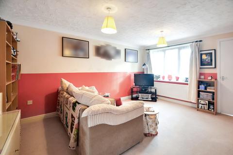 undefined, at Primrose Close, Luton, Luton LU3