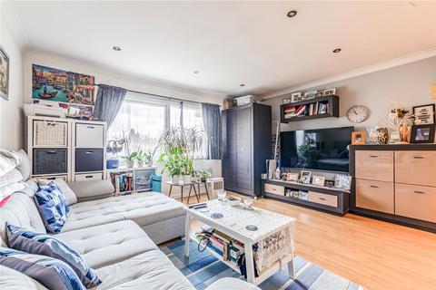 2 bedroom apartment for sale, Fairlawns, Addlestone Park, Addlestone, Surrey, KT15