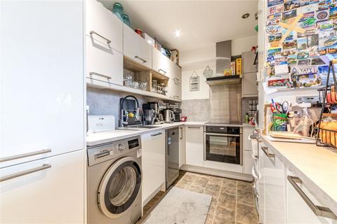 2 bedroom apartment for sale, Fairlawns, Addlestone Park, Addlestone, Surrey, KT15