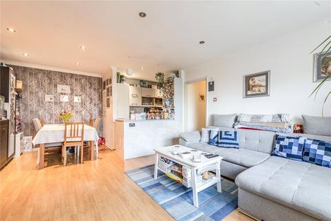 2 bedroom apartment for sale, Fairlawns, Addlestone Park, Addlestone, Surrey, KT15
