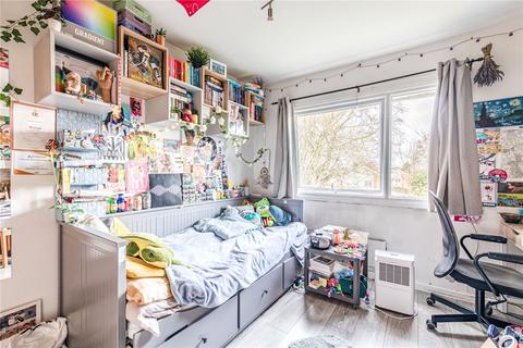 2 bedroom apartment for sale, Fairlawns, Addlestone Park, Addlestone, Surrey, KT15