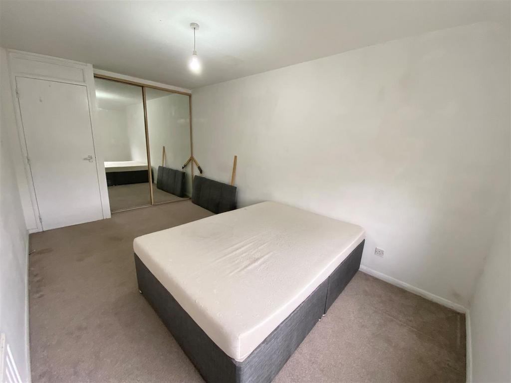 Bedroom pic 2.jpg