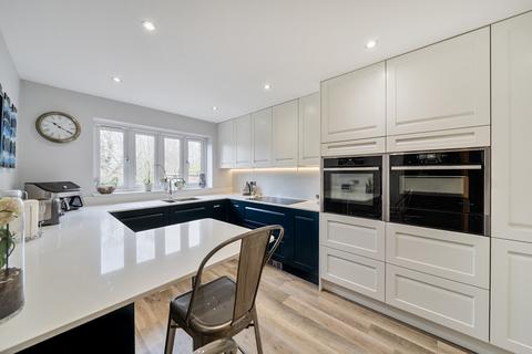 3 bedroom end of terrace house for sale, St. Nicholas Crescent, Pyrford, GU22