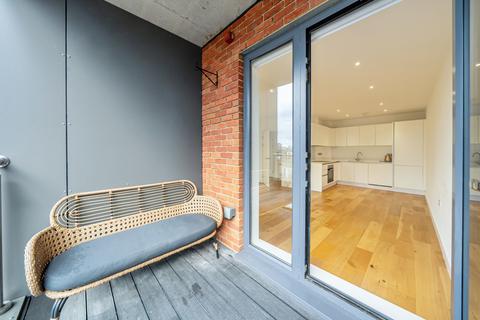 1 bedroom apartment for sale, Waleorde Road, London