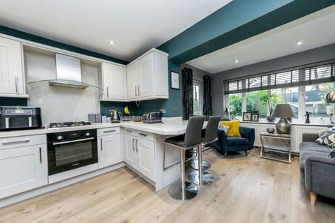 undefined, Round Hill Close, Skelmanthorpe, HD8