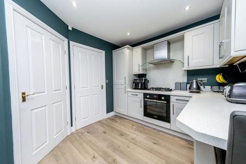 undefined, Round Hill Close, Skelmanthorpe, HD8