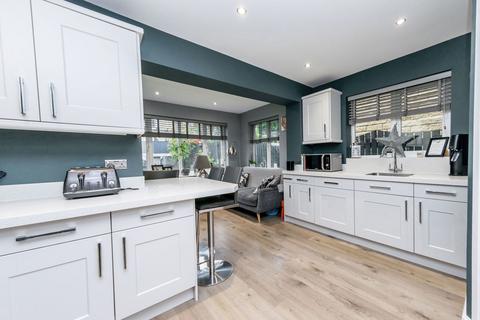 undefined, Round Hill Close, Skelmanthorpe, HD8