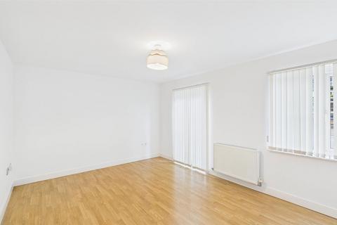 2 bedroom ground floor flat for sale, Oakside Court Barkingside