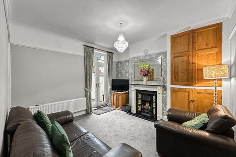 3 bedroom end of terrace house for sale, Lilac Road, Hale