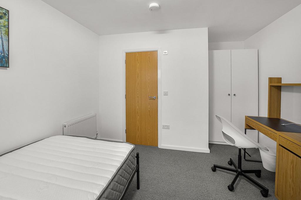 Bedroom (Room 1)