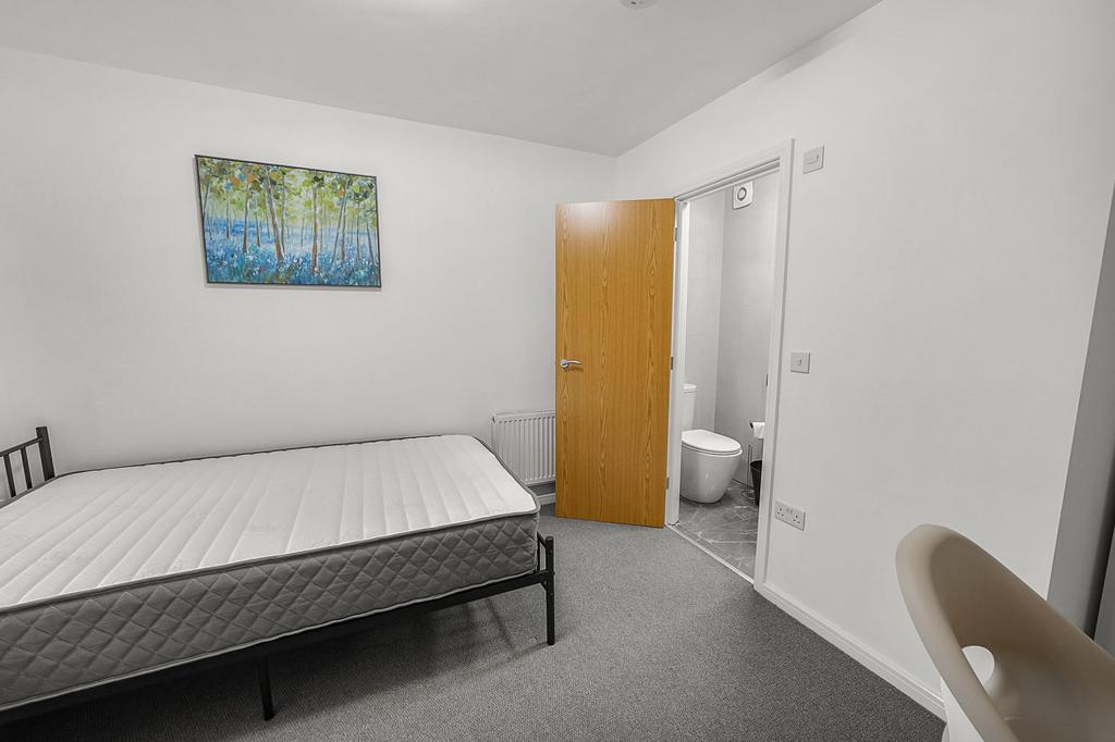 Bedroom (Room 1)
