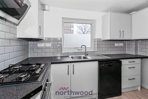 2 bedroom flat to rent, Eden Close, Langley, Slough, SL3