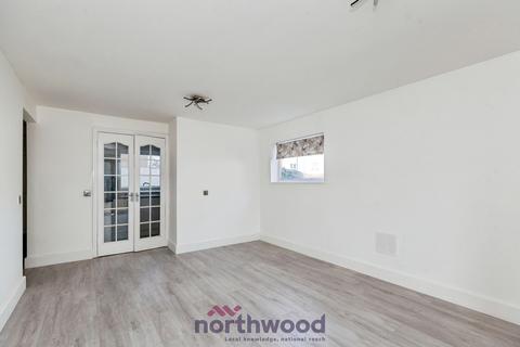 2 bedroom flat to rent, Eden Close, Langley, Slough, SL3