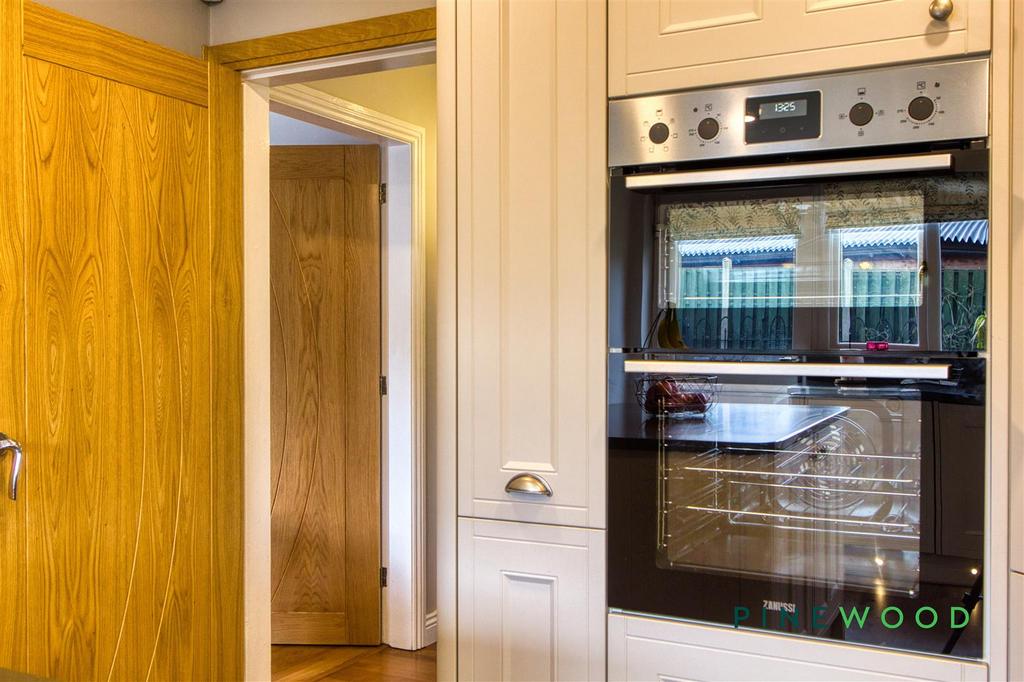 Kitchen / Breakfast Room