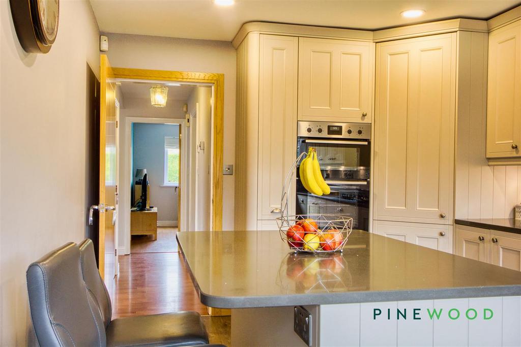 Kitchen / Breakfast Room