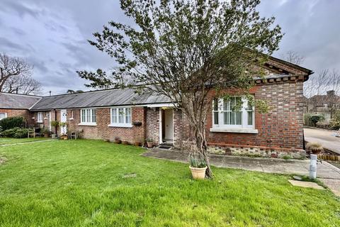 1 bedroom flat for sale, Chapelfields, Haywards Heath RH17