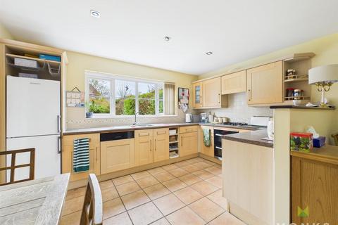 5 bedroom detached house for sale, Bentley Drive, Oswestry