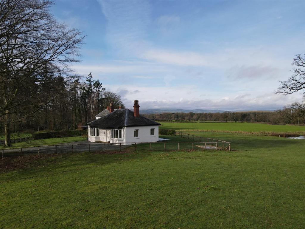 North Lawn cottage.jpg