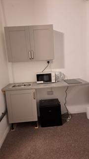 Studio to rent, York Way, London N7