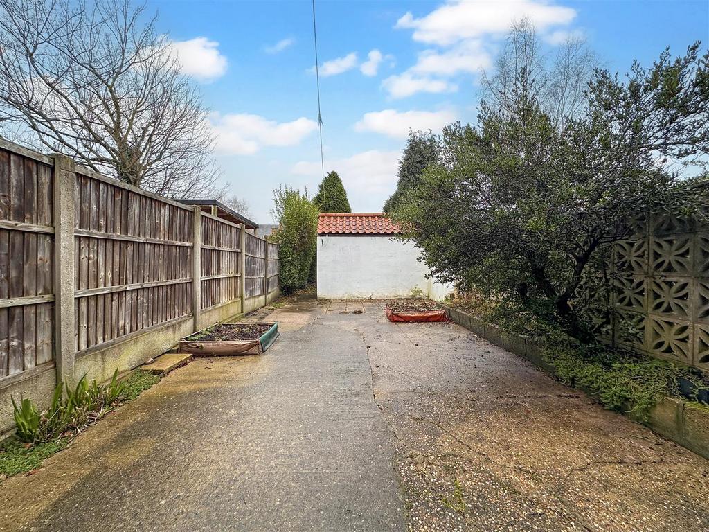 Large Rear Courtyard 525