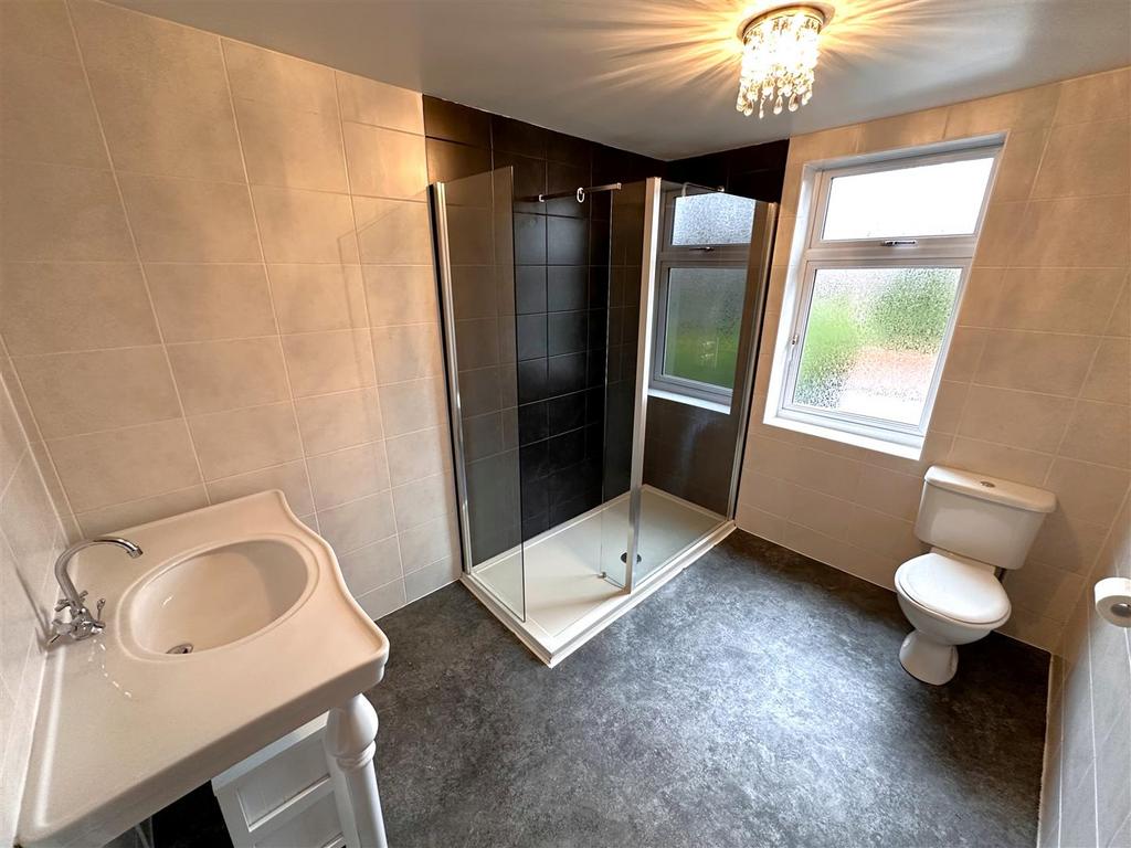 Stylish Shower Room 456