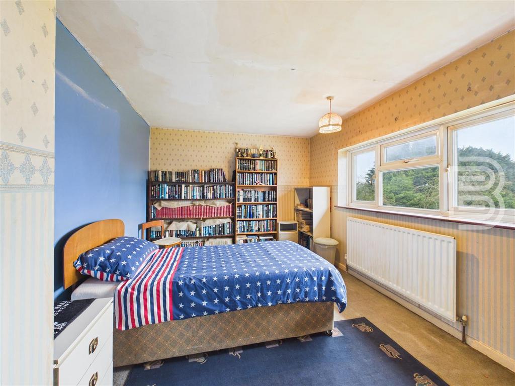 Bedroom 1 (1).jpg