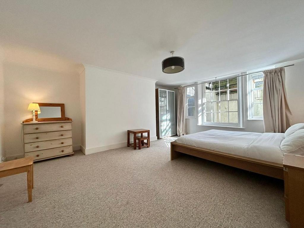 Bedroom 1.jpg