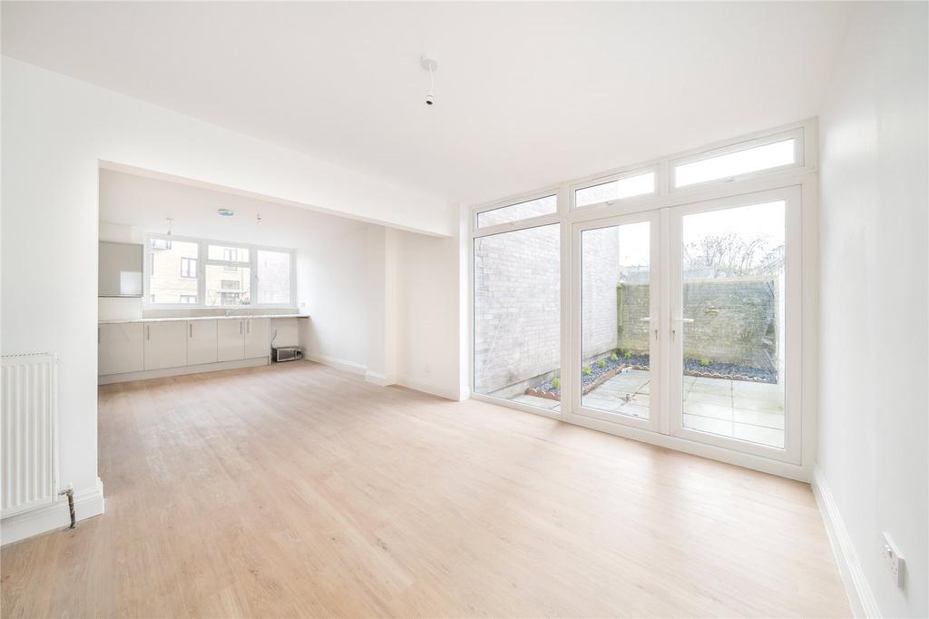 Kitchen/Living Area