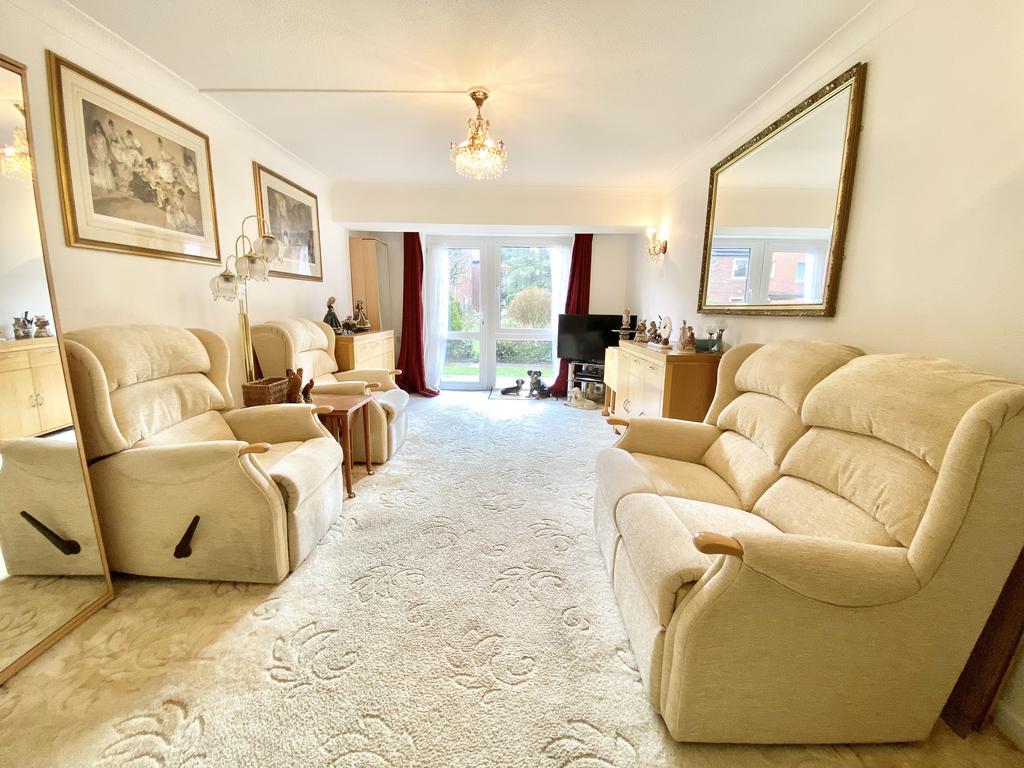 Lounge/Dining Rm